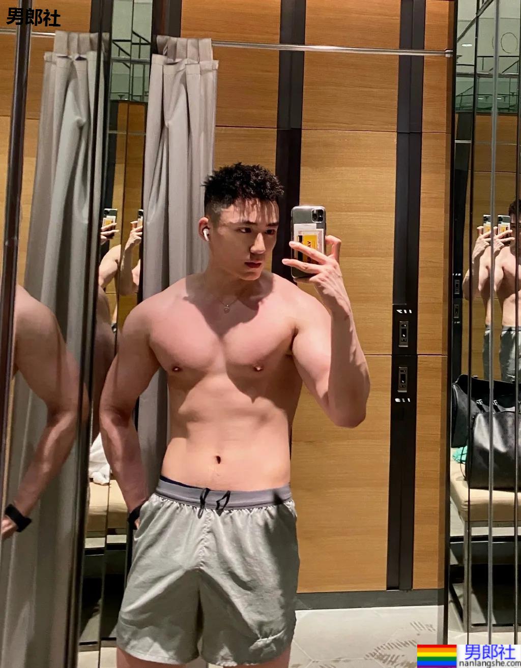 山东186大长腿肌肉帅哥刷屏票圈!颜高条顺拍死无数前浪名媛! - 51虹马 山东186大长腿肌肉帅哥刷屏票圈!颜高条顺拍死无数前浪名媛! - 51虹马