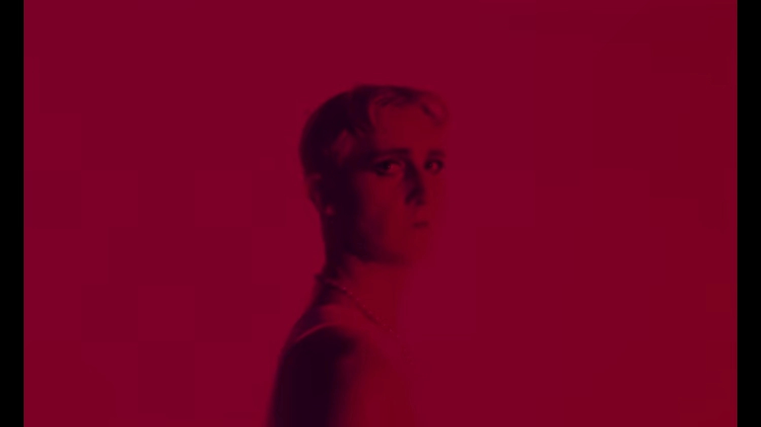 「药嗨、成瘾、性爱」英国歌手解构性灵经验，诠释绝世凄美生命歌曲 - 51虹马