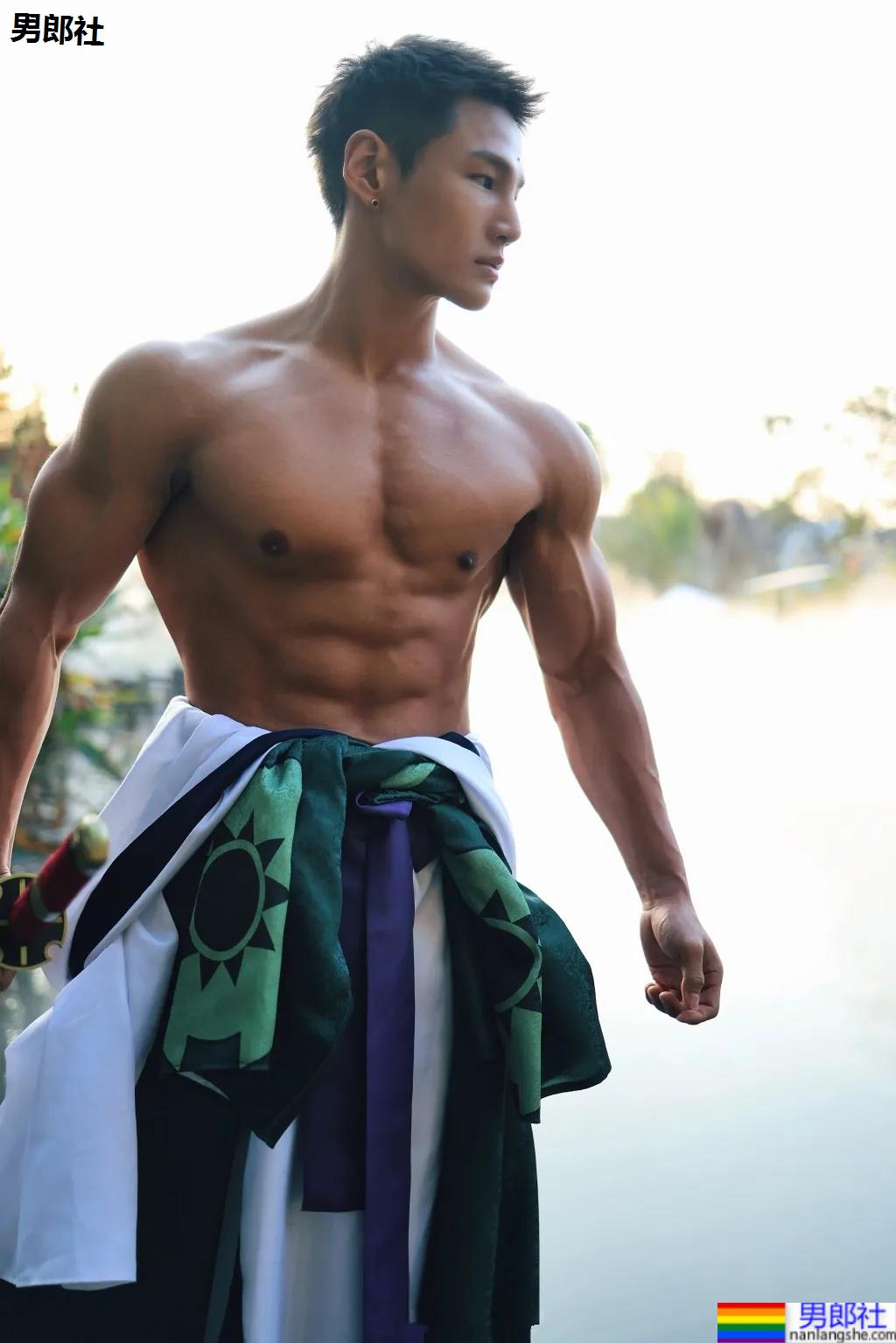 极品身材健身私教COS索隆，网友们都不淡定了！-51虹马