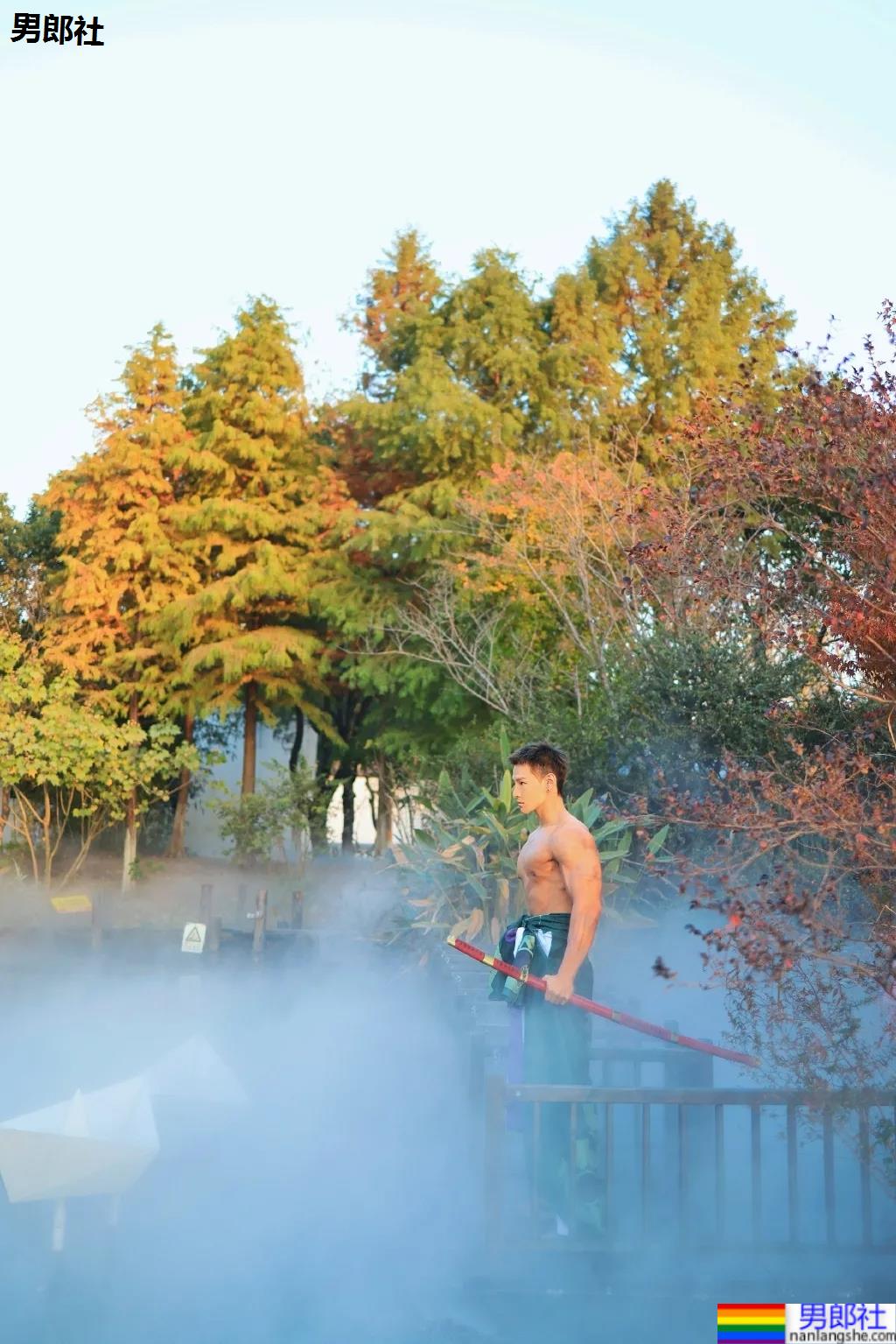 极品身材健身私教COS索隆，网友们都不淡定了！ - 51虹马