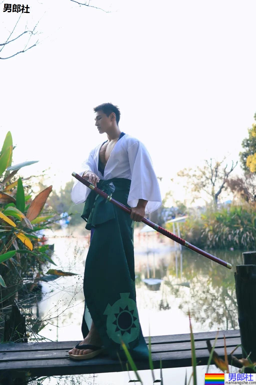 极品身材健身私教COS索隆，网友们都不淡定了！ - 51虹马