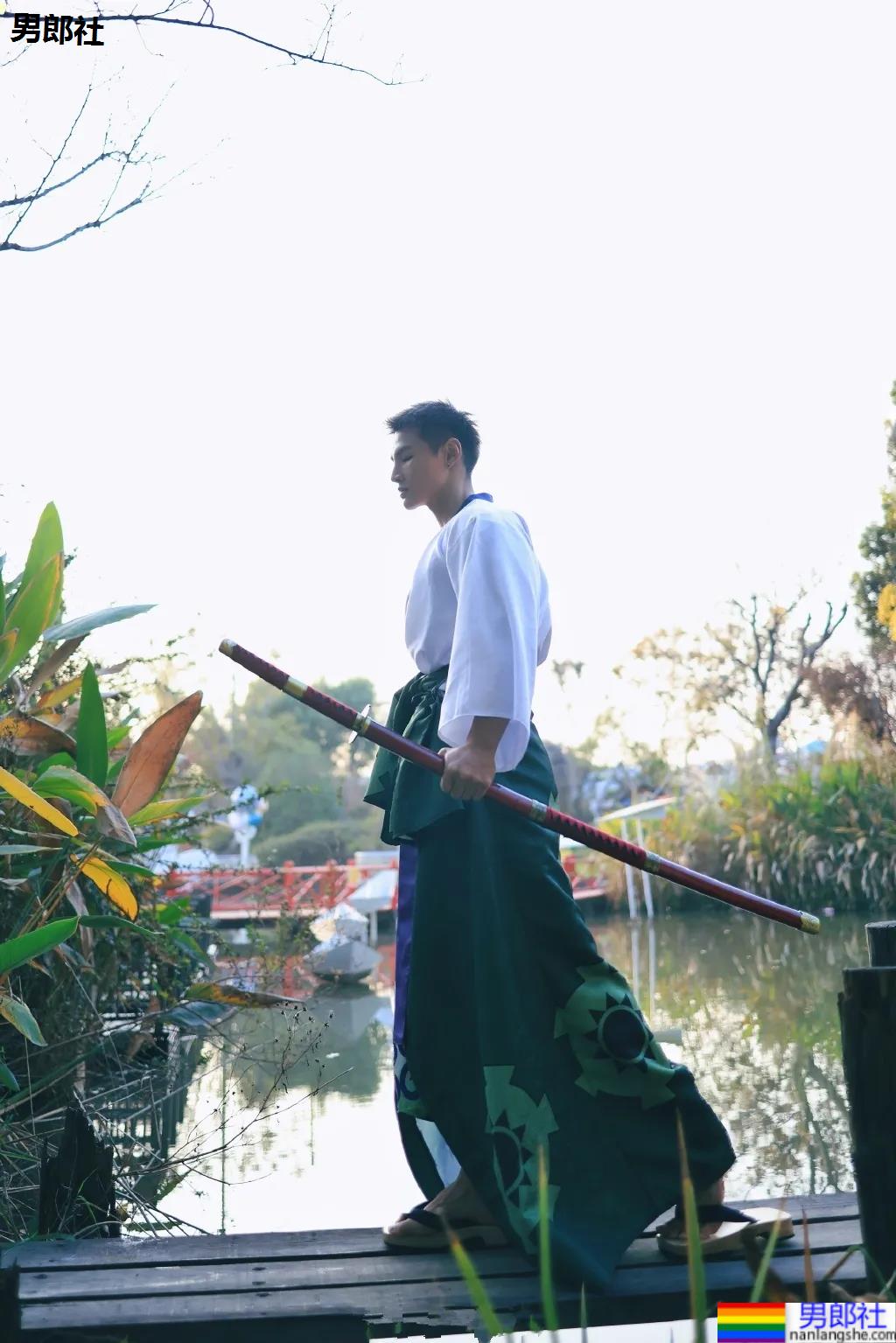 极品身材健身私教COS索隆，网友们都不淡定了！ - 51虹马