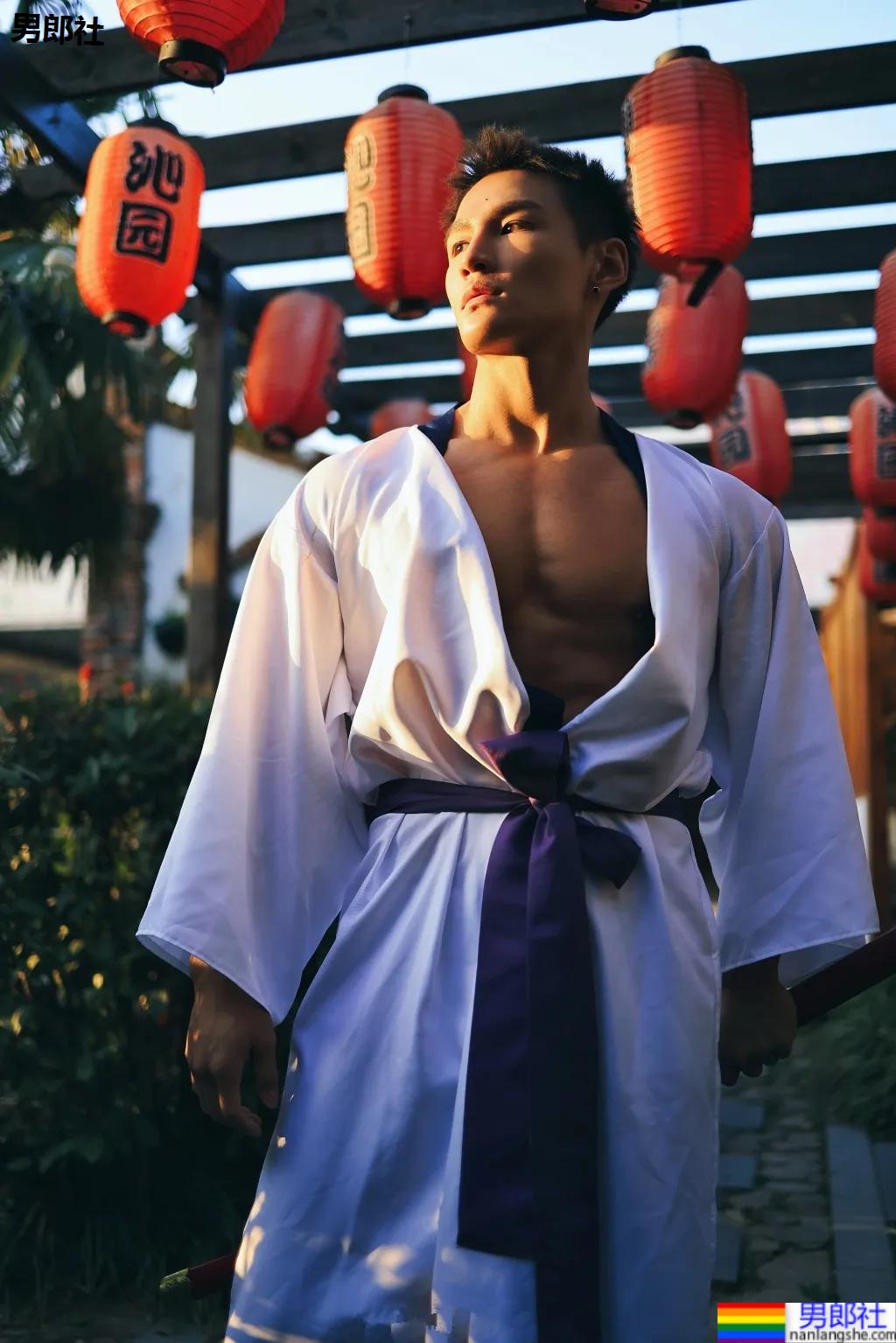 极品身材健身私教COS索隆，网友们都不淡定了！ - 51虹马