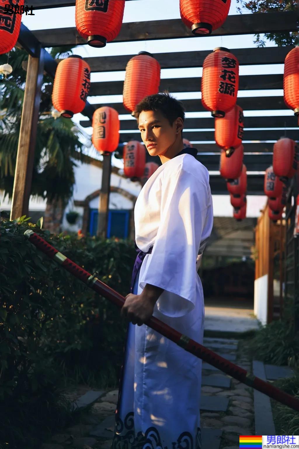 极品身材健身私教COS索隆，网友们都不淡定了！ - 51虹马