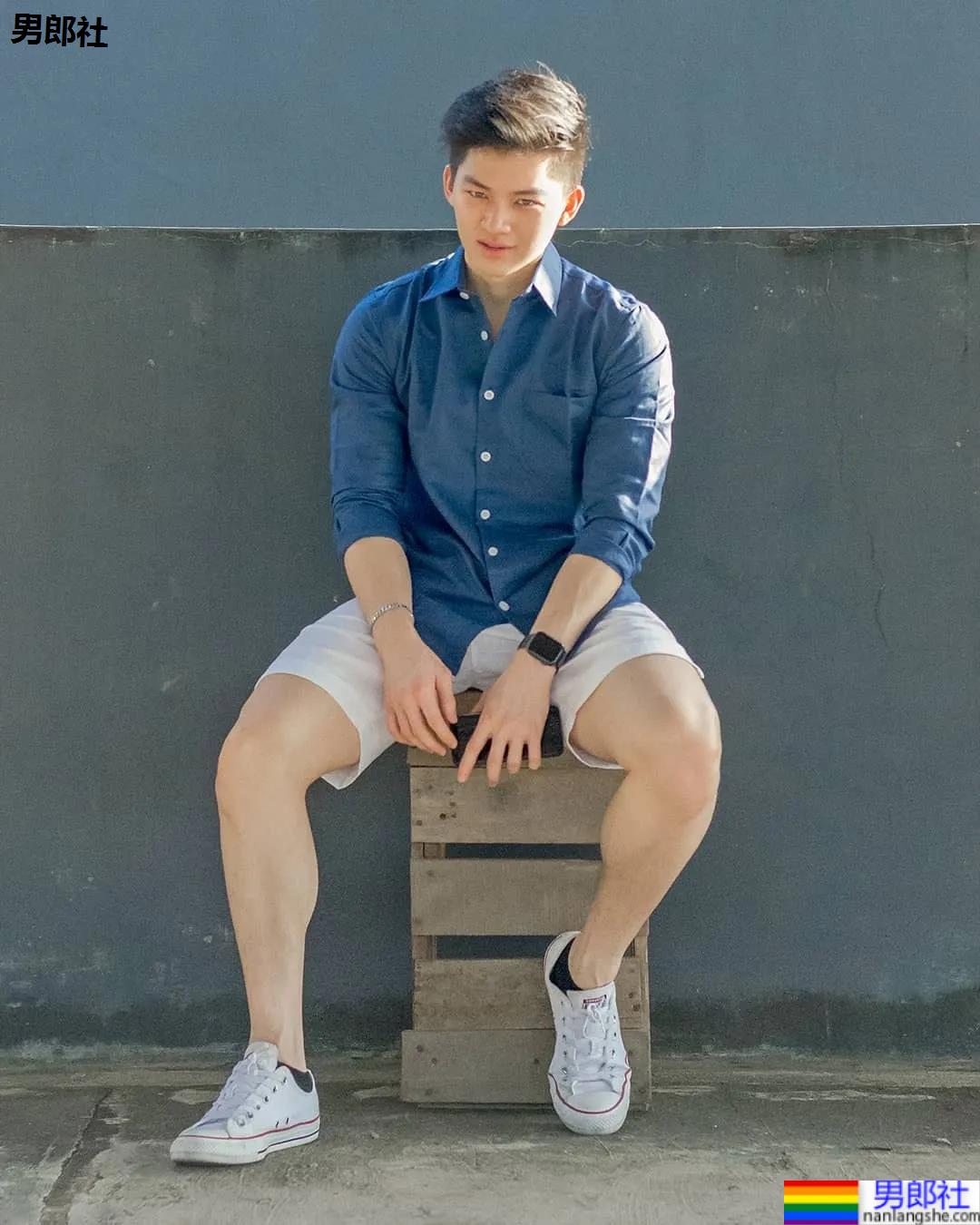 牛奶肌寸头小奶狗换衣被抓拍走红！如今这身材90％的网友都说可！ - 51虹马