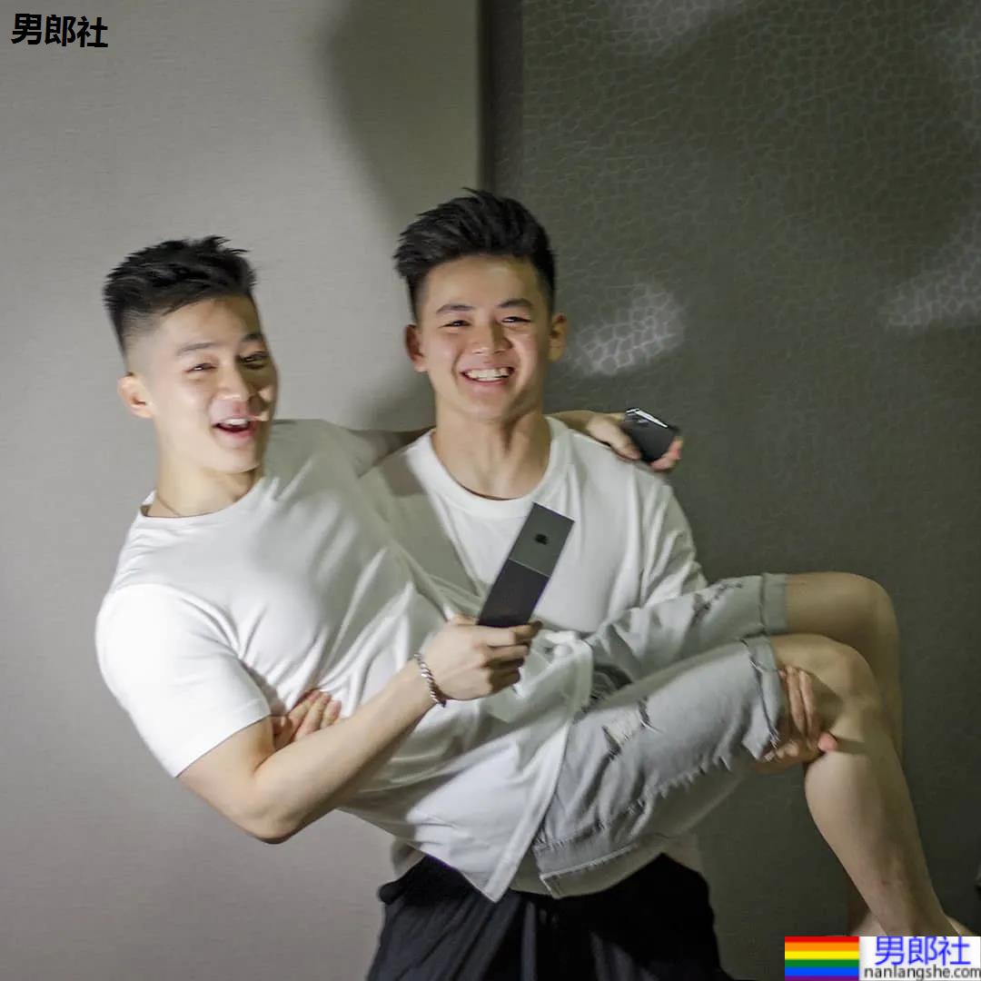 牛奶肌寸头小奶狗换衣被抓拍走红！如今这身材90％的网友都说可！ - 51虹马