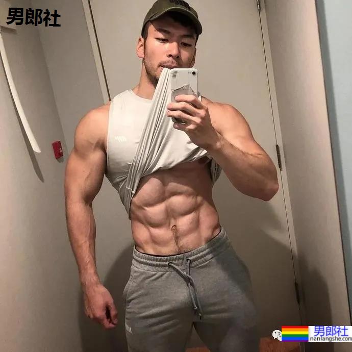 日本180CM“巨无霸”筋肉学长!更衣室大片A到爆 - 51虹马 日本180CM“巨无霸”筋肉学长!更衣室大片A到爆 - 51虹马