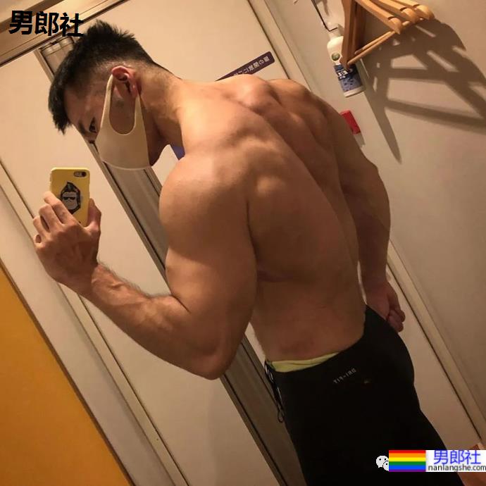 日本180CM“巨无霸”筋肉学长!更衣室大片A到爆 - 51虹马 日本180CM“巨无霸”筋肉学长!更衣室大片A到爆 - 51虹马