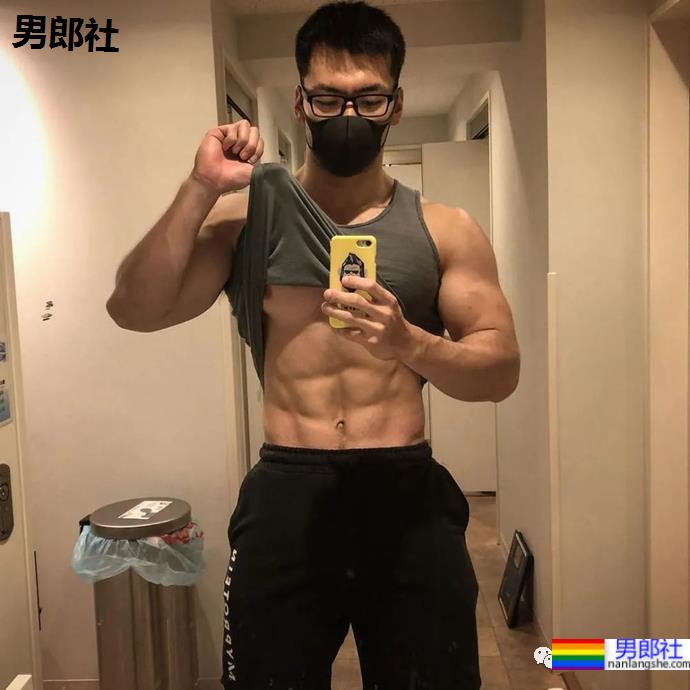 日本180CM“巨无霸”筋肉学长!更衣室大片A到爆 - 51虹马 日本180CM“巨无霸”筋肉学长!更衣室大片A到爆 - 51虹马