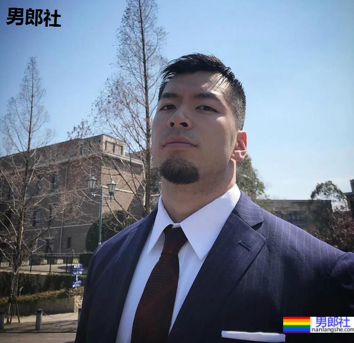 日本180CM“巨无霸”筋肉学长!更衣室大片A到爆 - 51虹马 日本180CM“巨无霸”筋肉学长!更衣室大片A到爆 - 51虹马