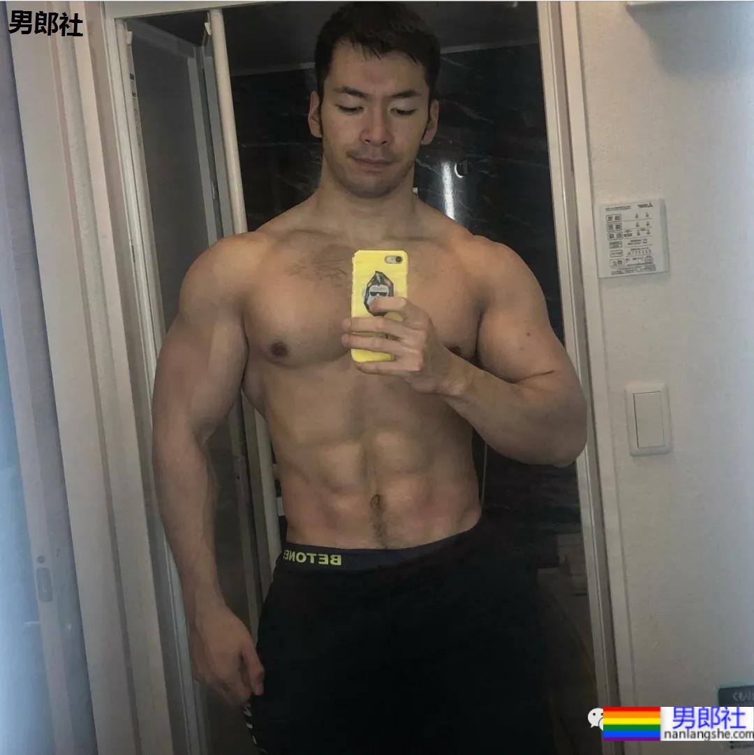 日本180CM“巨无霸”筋肉学长!更衣室大片A到爆 - 51虹马 日本180CM“巨无霸”筋肉学长!更衣室大片A到爆 - 51虹马