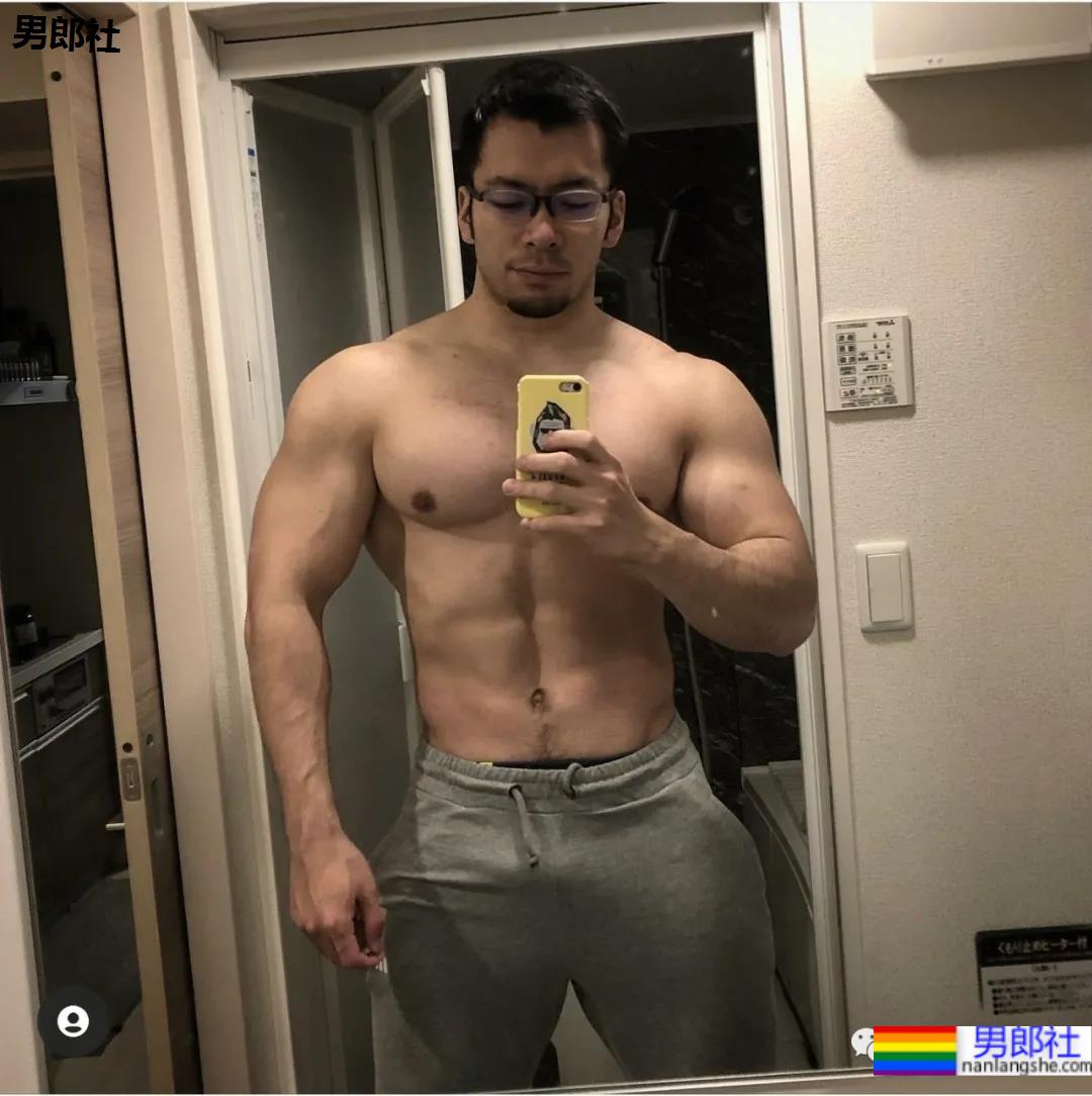 日本180CM“巨无霸”筋肉学长!更衣室大片A到爆 - 51虹马 日本180CM“巨无霸”筋肉学长!更衣室大片A到爆 - 51虹马