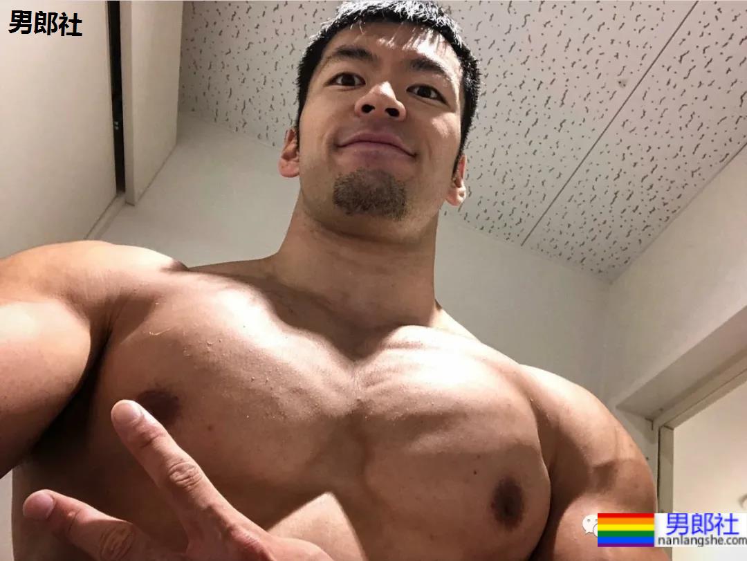 日本180CM“巨无霸”筋肉学长!更衣室大片A到爆 - 51虹马 日本180CM“巨无霸”筋肉学长!更衣室大片A到爆 - 51虹马