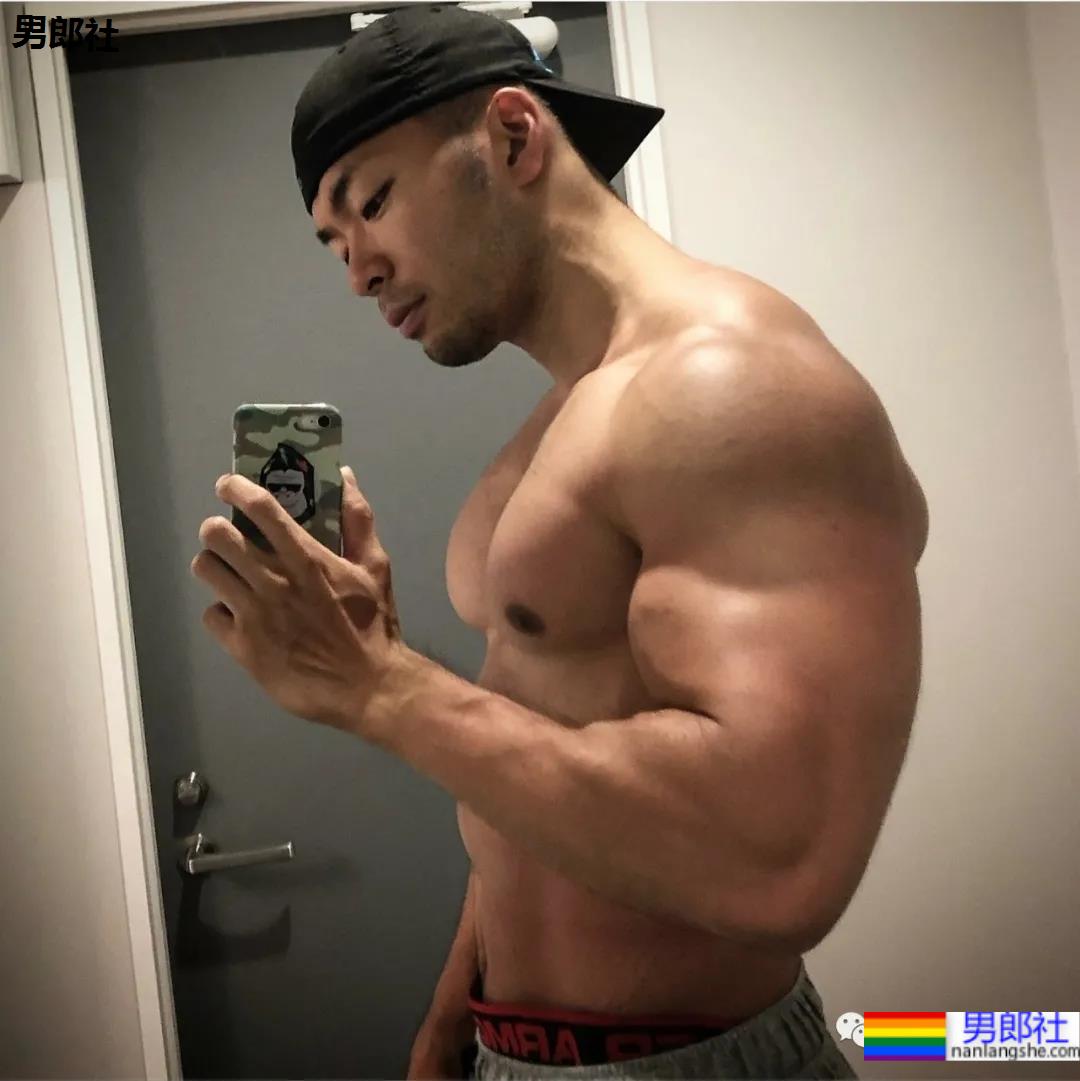 日本180CM“巨无霸”筋肉学长!更衣室大片A到爆 - 51虹马 日本180CM“巨无霸”筋肉学长!更衣室大片A到爆 - 51虹马