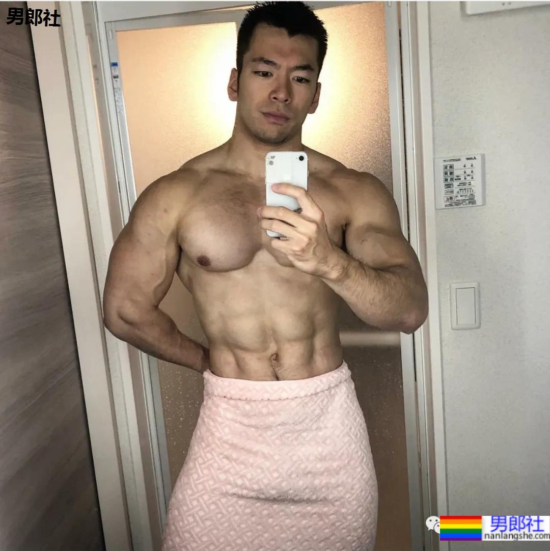 日本180CM“巨无霸”筋肉学长!更衣室大片A到爆 - 51虹马 日本180CM“巨无霸”筋肉学长!更衣室大片A到爆 - 51虹马