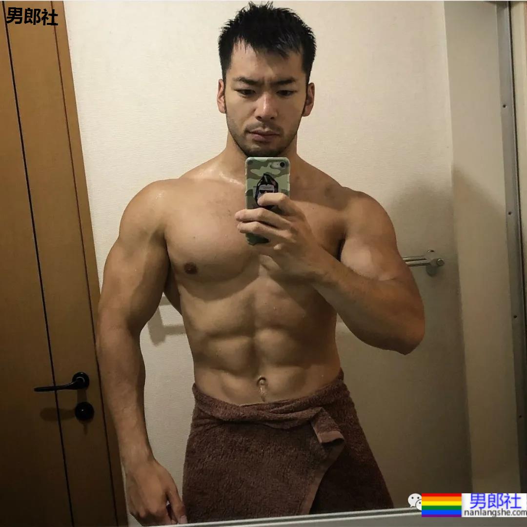 日本180CM“巨无霸”筋肉学长!更衣室大片A到爆 - 51虹马 日本180CM“巨无霸”筋肉学长!更衣室大片A到爆 - 51虹马