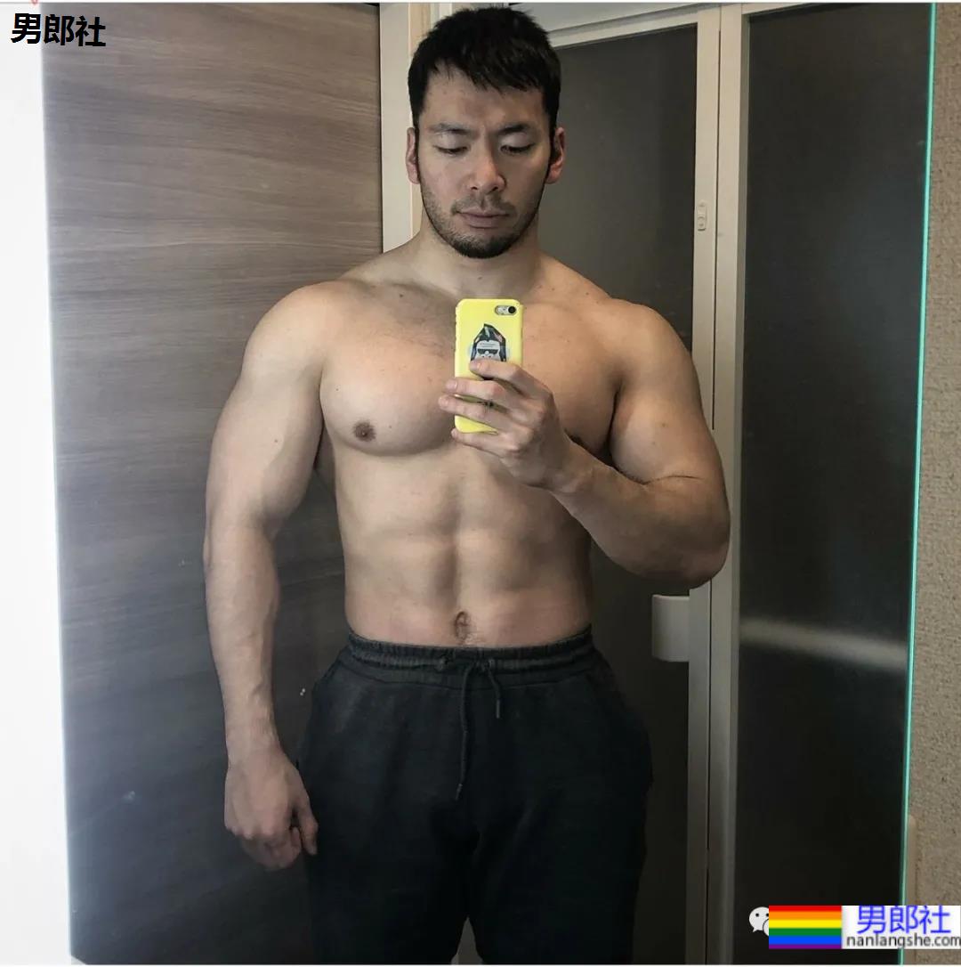 日本180CM“巨无霸”筋肉学长!更衣室大片A到爆 - 51虹马 日本180CM“巨无霸”筋肉学长!更衣室大片A到爆 - 51虹马