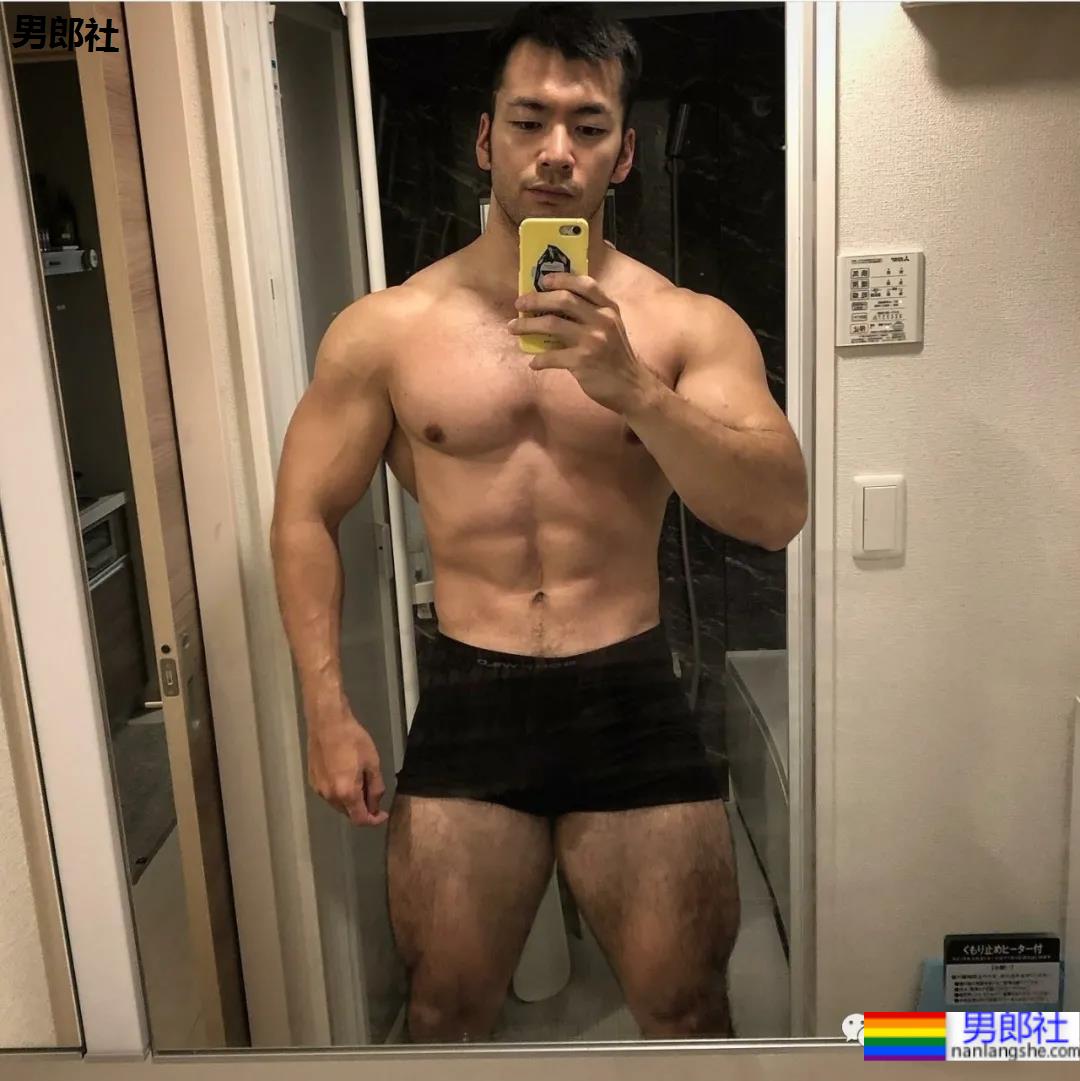 日本180CM“巨无霸”筋肉学长!更衣室大片A到爆 - 51虹马 日本180CM“巨无霸”筋肉学长!更衣室大片A到爆 - 51虹马