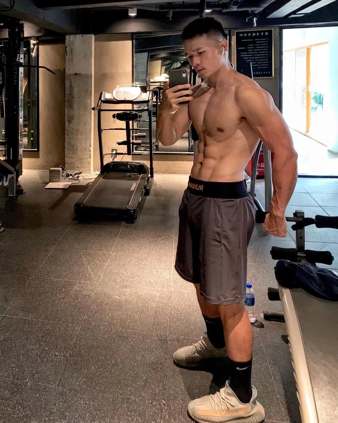 硬汉成都小熟男，火了~ - 51虹马