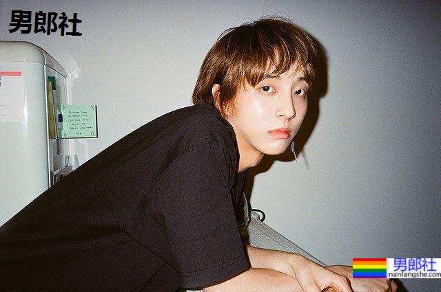 韩国首位出柜男歌手当选最Gay男偶像第10名 发文表示：请正视我的同性恋身分 - 51虹马