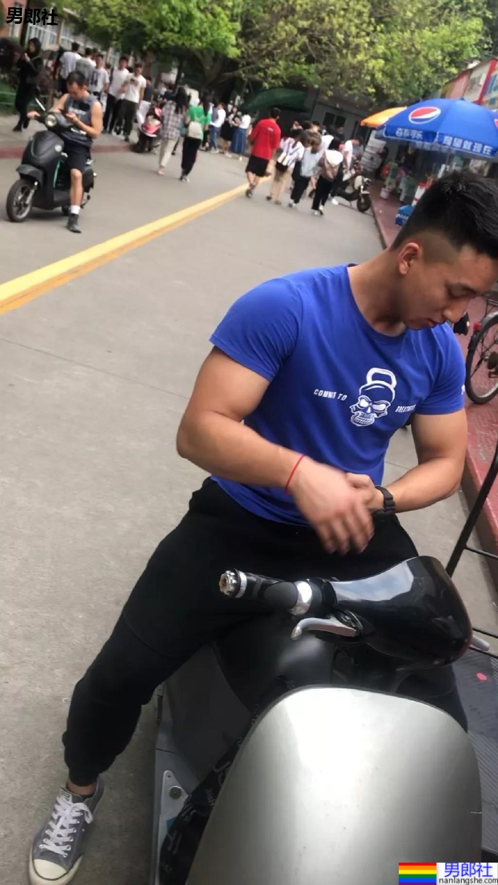 体院生小哥有多翘， 这才是真实力！ - 51虹马