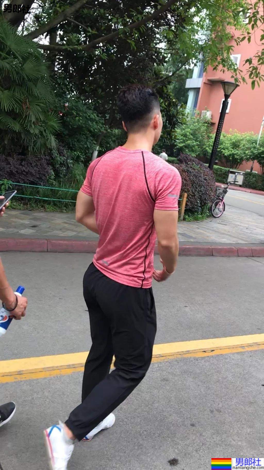 体院生小哥有多翘， 这才是真实力！ - 51虹马