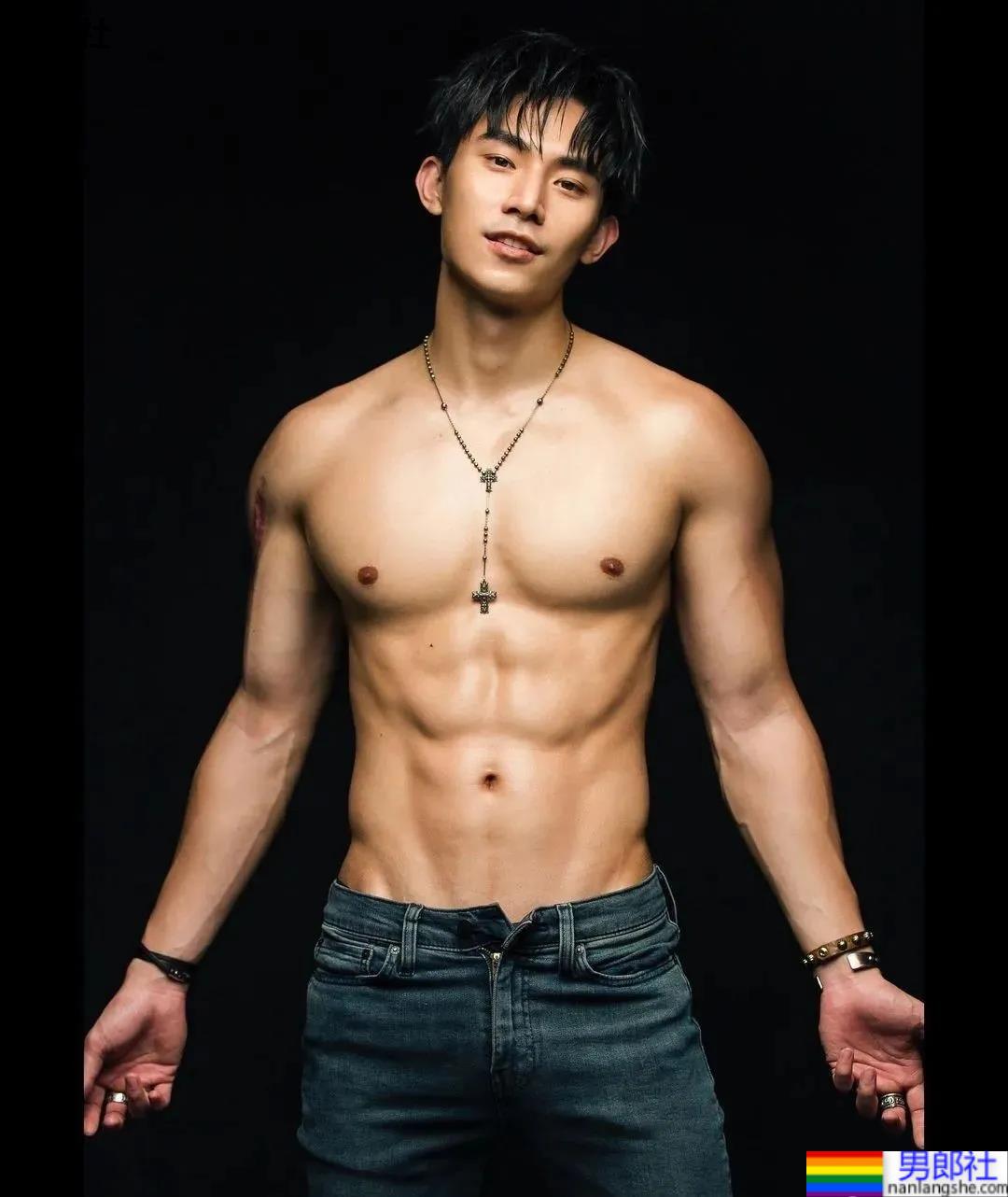 模特林家佑最新写真一览，小姐姐们都不淡定了！ - 51虹马