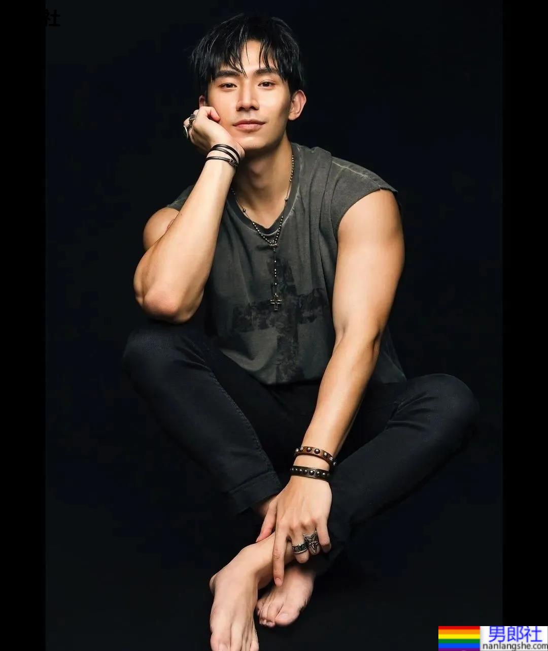 模特林家佑最新写真一览，小姐姐们都不淡定了！ - 51虹马