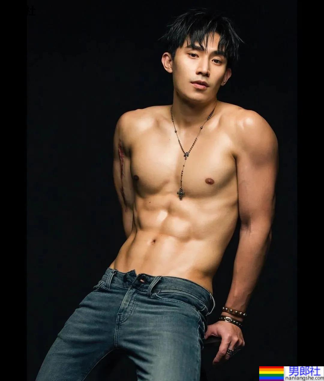 模特林家佑最新写真一览，小姐姐们都不淡定了！ - 51虹马