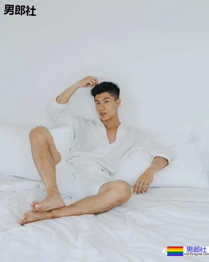 深蹲150公斤的高大肌肉健身男有多棒？ - 51虹马