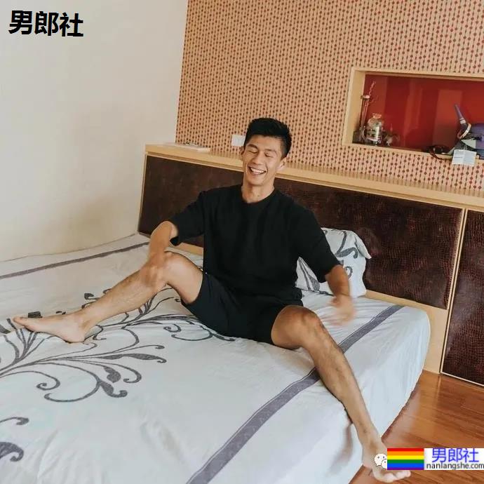 深蹲150公斤的高大肌肉健身男有多棒？ - 51虹马