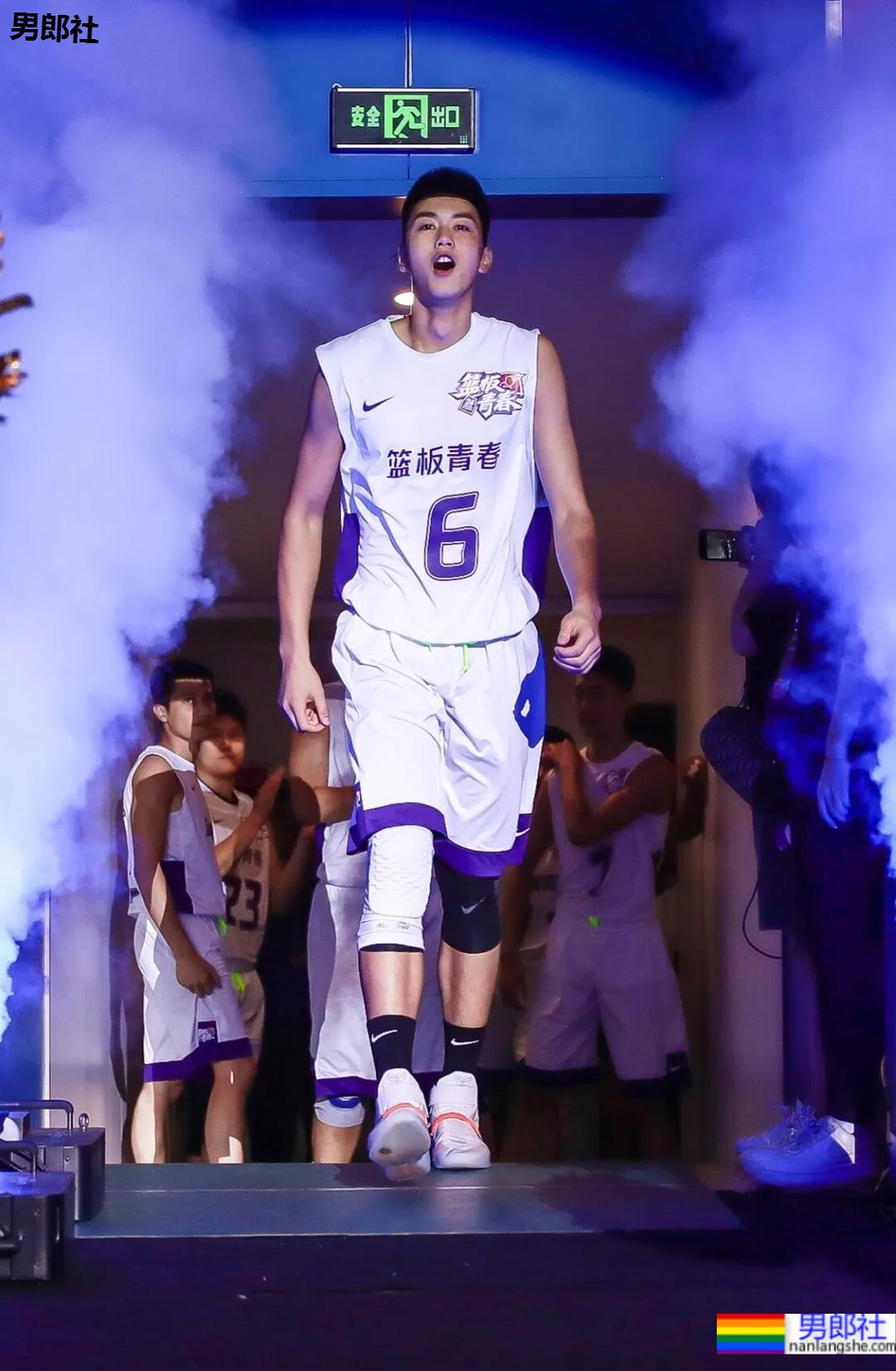 00年1米98大长腿篮球校草,怕不是偶像剧男主吧!-51虹马