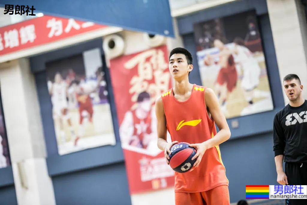 00年1米98大长腿篮球校草，怕不是偶像剧男主吧！ - 51虹马