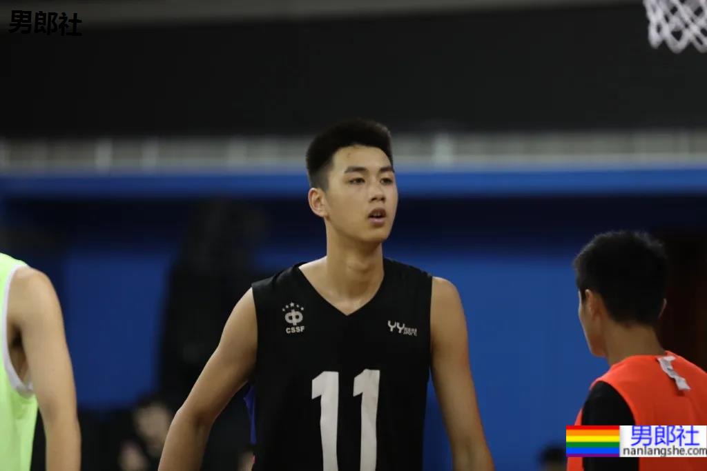 00年1米98大长腿篮球校草，怕不是偶像剧男主吧！ - 51虹马