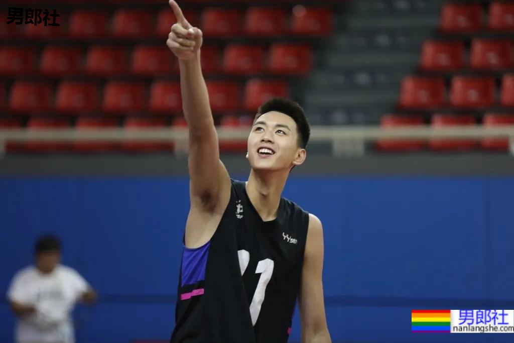 00年1米98大长腿篮球校草，怕不是偶像剧男主吧！ - 51虹马