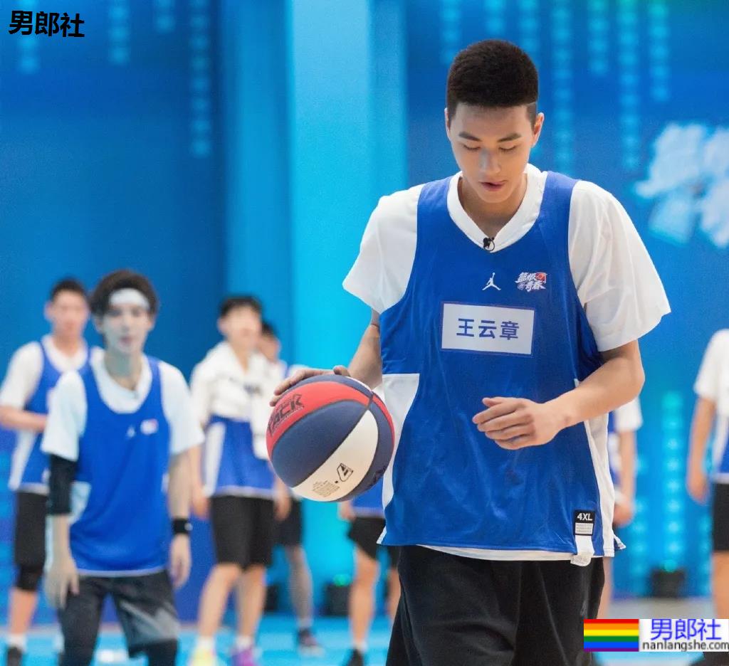 00年1米98大长腿篮球校草，怕不是偶像剧男主吧！ - 51虹马