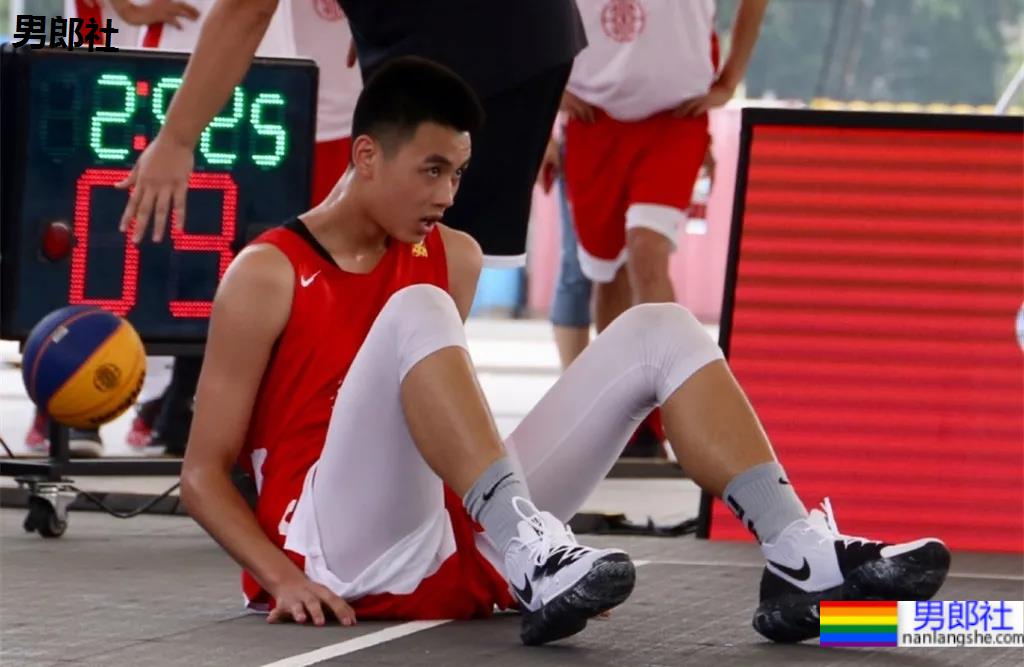 00年1米98大长腿篮球校草，怕不是偶像剧男主吧！ - 51虹马