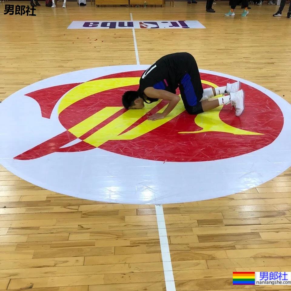 00年1米98大长腿篮球校草，怕不是偶像剧男主吧！ - 51虹马