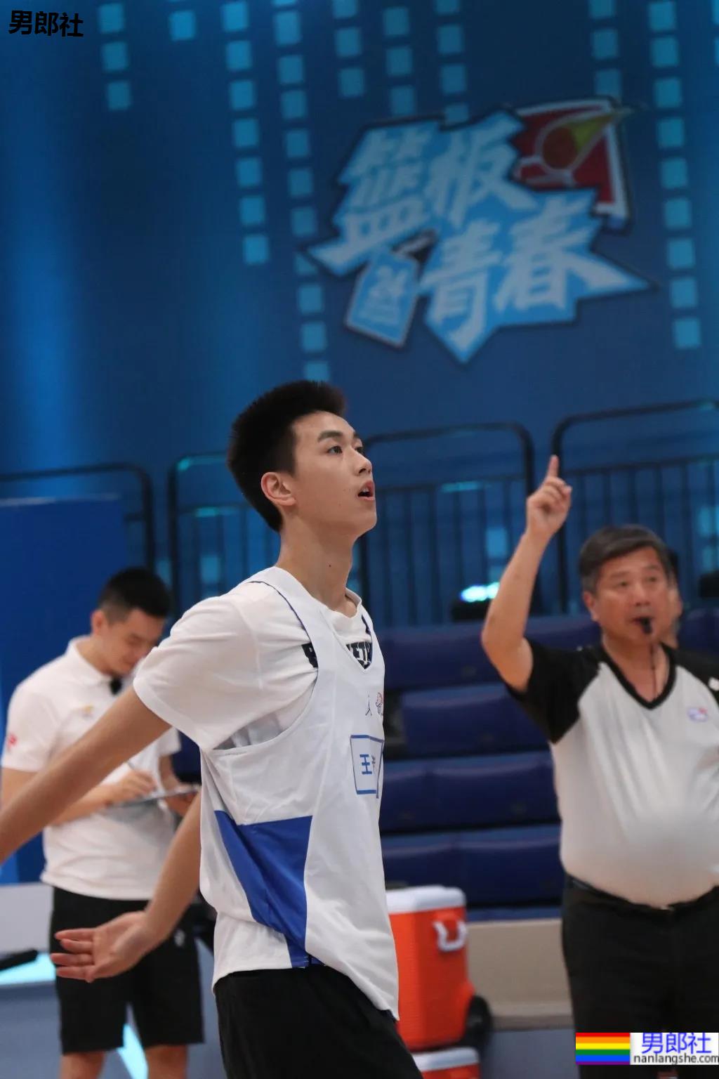 00年1米98大长腿篮球校草，怕不是偶像剧男主吧！ - 51虹马