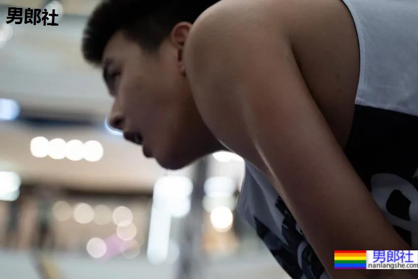 00年1米98大长腿篮球校草，怕不是偶像剧男主吧！ - 51虹马