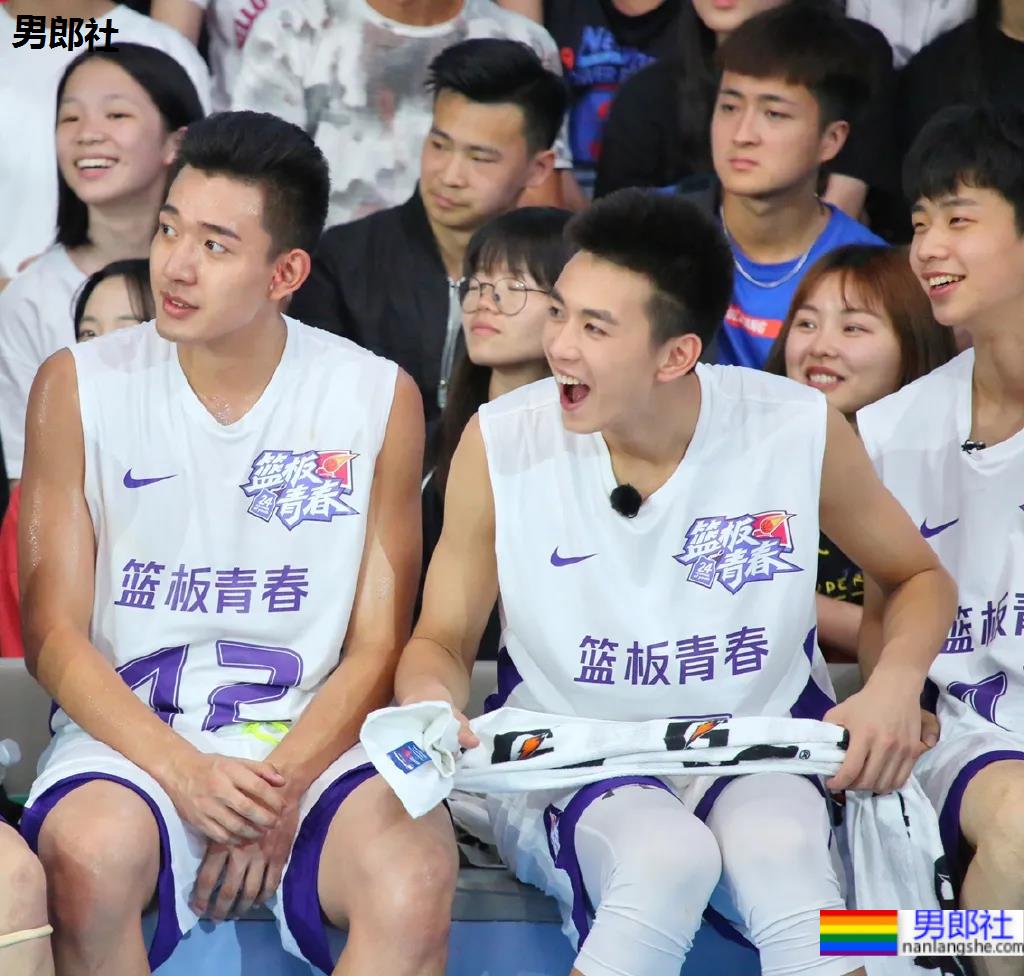 00年1米98大长腿篮球校草，怕不是偶像剧男主吧！ - 51虹马