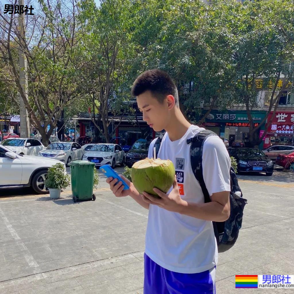 00年1米98大长腿篮球校草，怕不是偶像剧男主吧！ - 51虹马