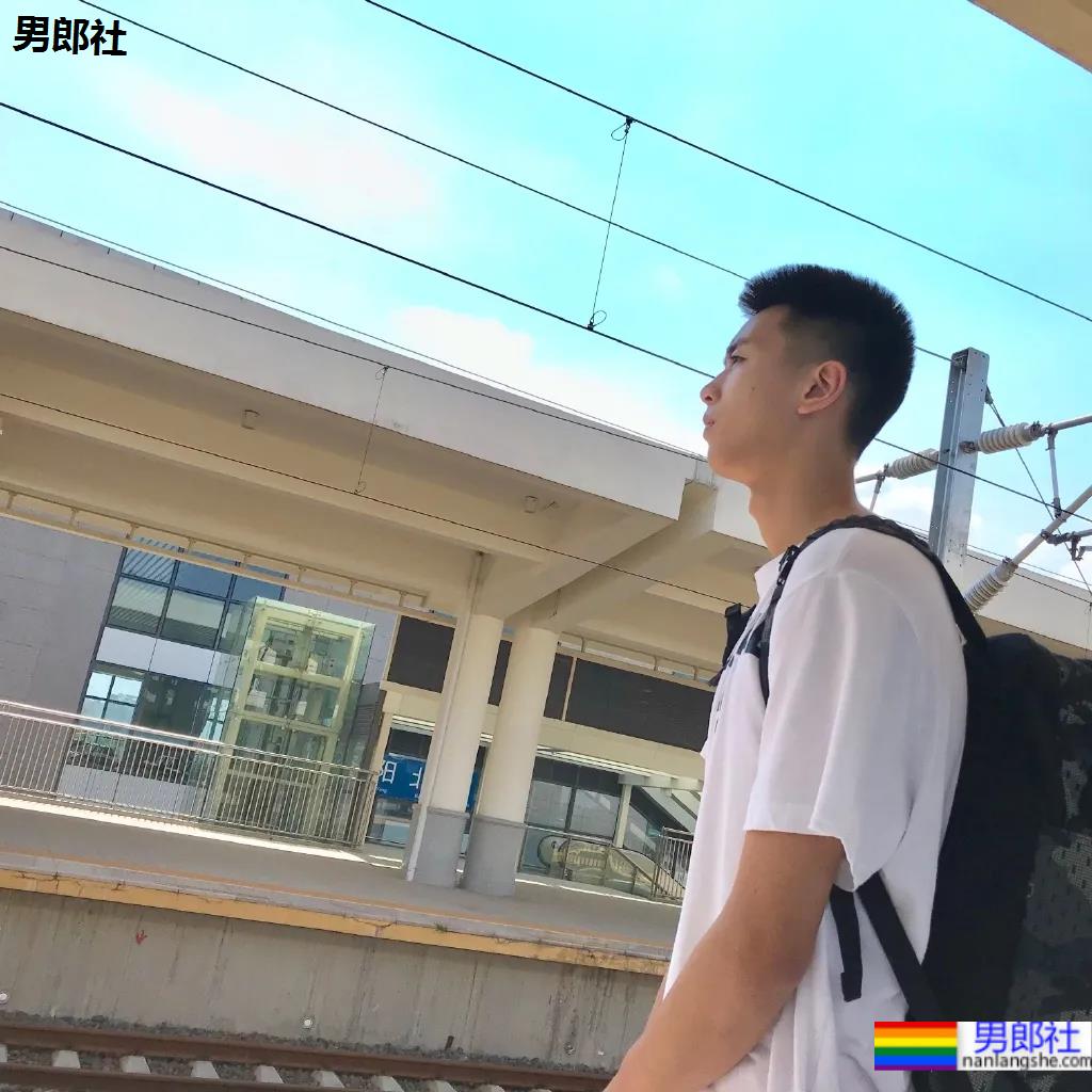 00年1米98大长腿篮球校草，怕不是偶像剧男主吧！ - 51虹马