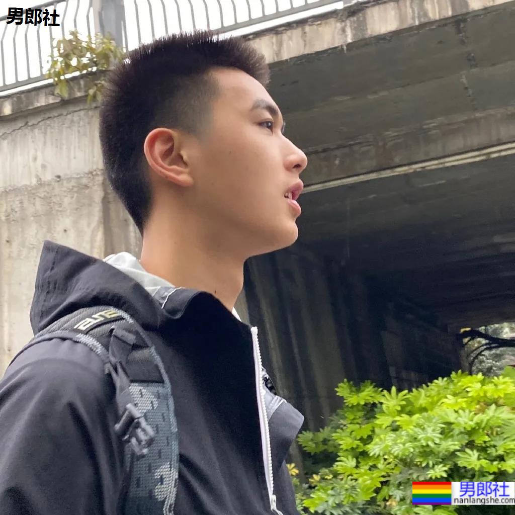 00年1米98大长腿篮球校草，怕不是偶像剧男主吧！ - 51虹马