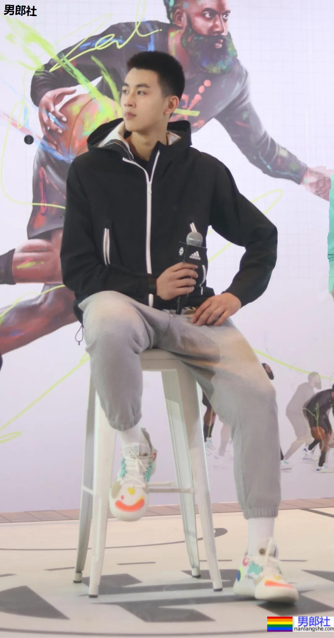 00年1米98大长腿篮球校草，怕不是偶像剧男主吧！ - 51虹马