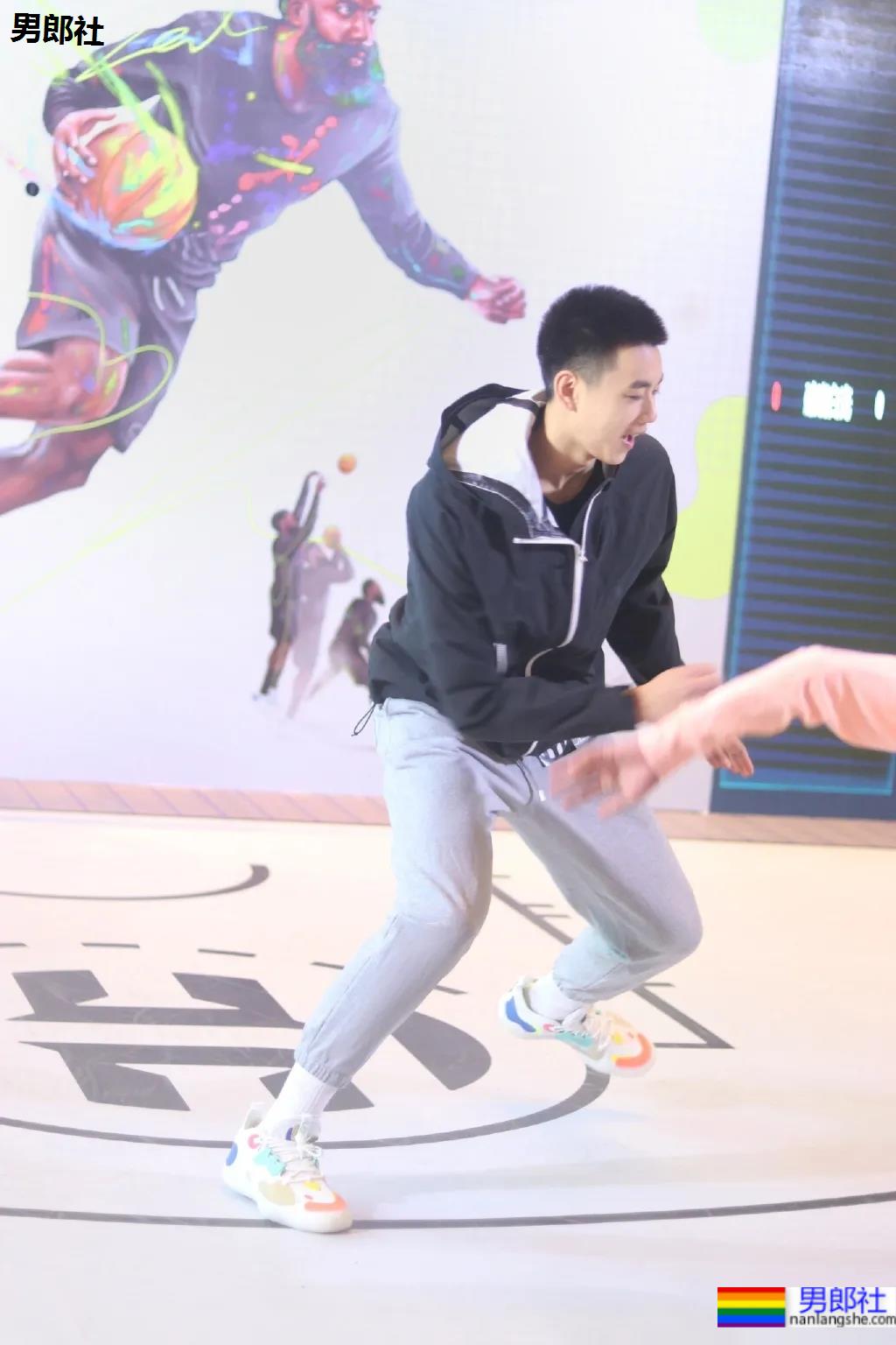 00年1米98大长腿篮球校草，怕不是偶像剧男主吧！ - 51虹马