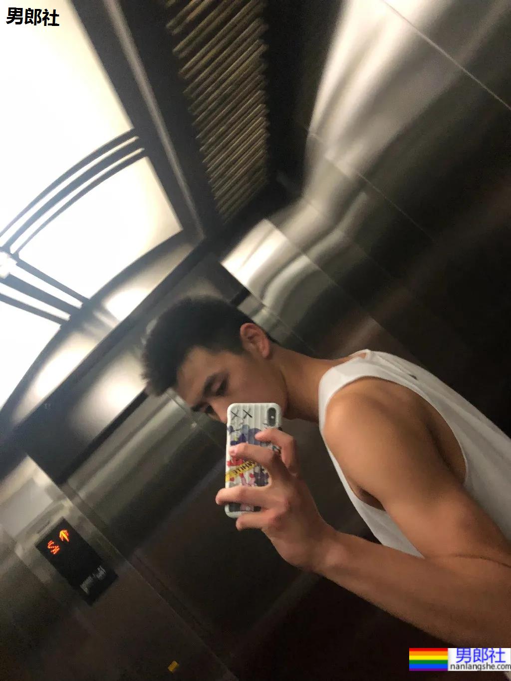 00年1米98大长腿篮球校草，怕不是偶像剧男主吧！ - 51虹马