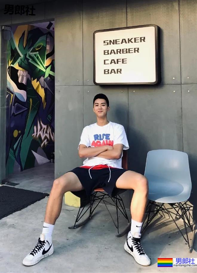 00年1米98大长腿篮球校草，怕不是偶像剧男主吧！ - 51虹马