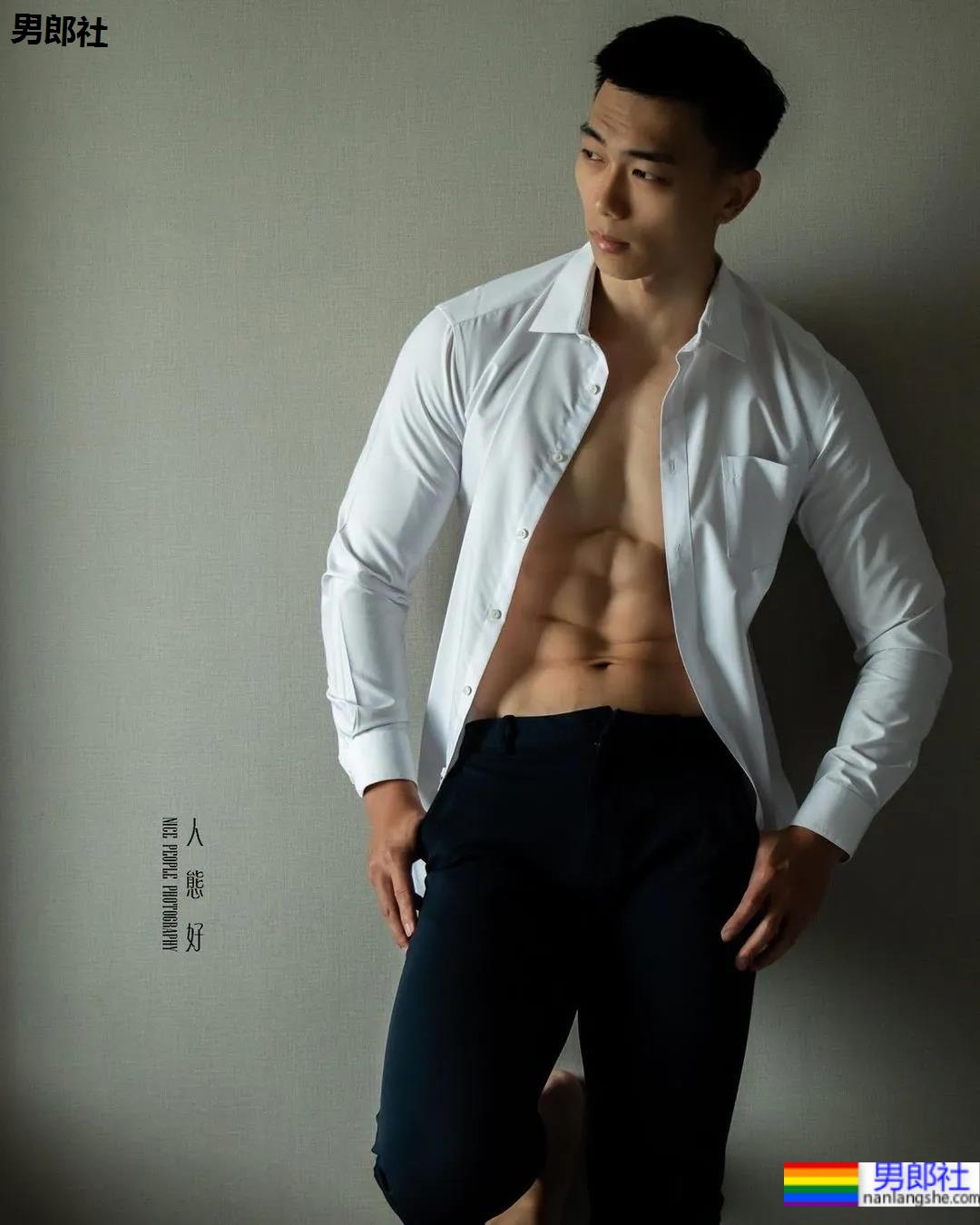 健身教练逆袭拍荷尔蒙大片，老阿姨都不淡定了！ - 51虹马