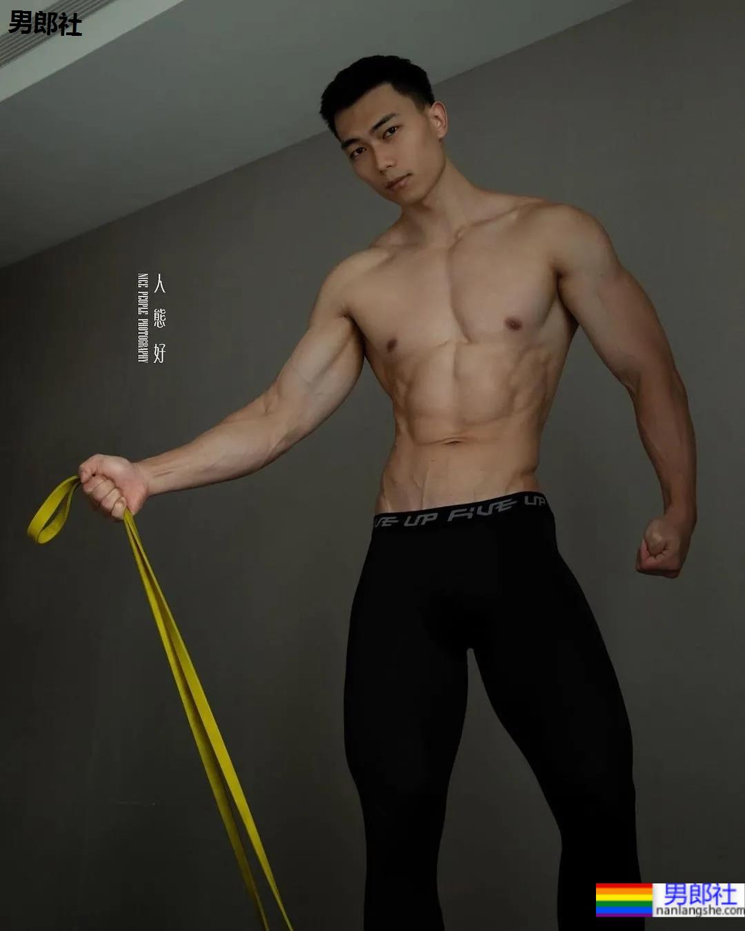 健身教练逆袭拍荷尔蒙大片，老阿姨都不淡定了！ - 51虹马